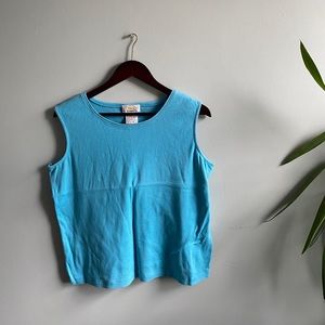 Brighten up your hike with this retro blue 100% cotton tank 🥏🧵